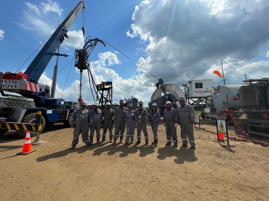 Equipo de trabajo Petrovenca en operaciones petroleras